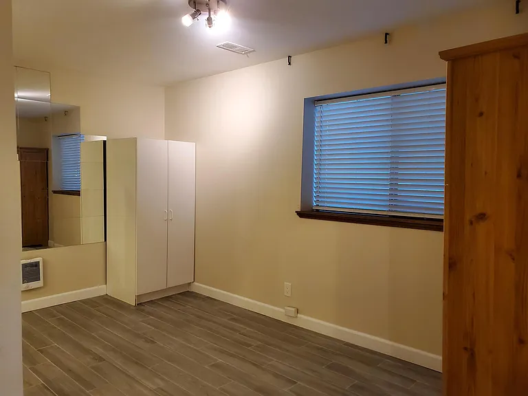 110 Florentia St #B — Photo 17
