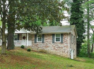 2494 Pinewood Dr, Draper, VA 24324