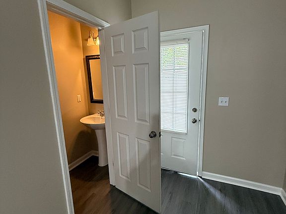 5th image of 518 Oakside Pl