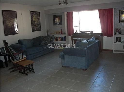 4th image of 7072 Sunshine St
