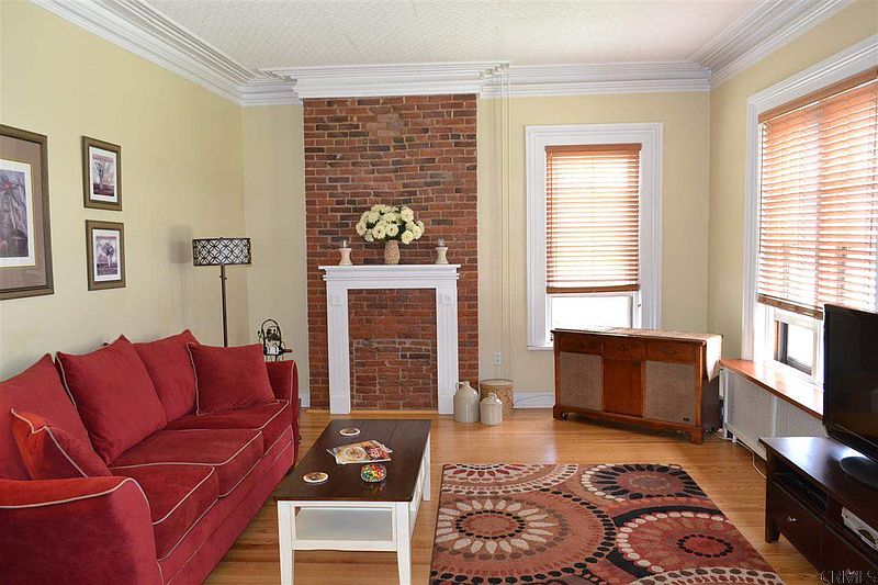 2nd image of 208 GRAND Avenue