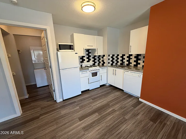 1238 W 4th St #2 — Photo 1