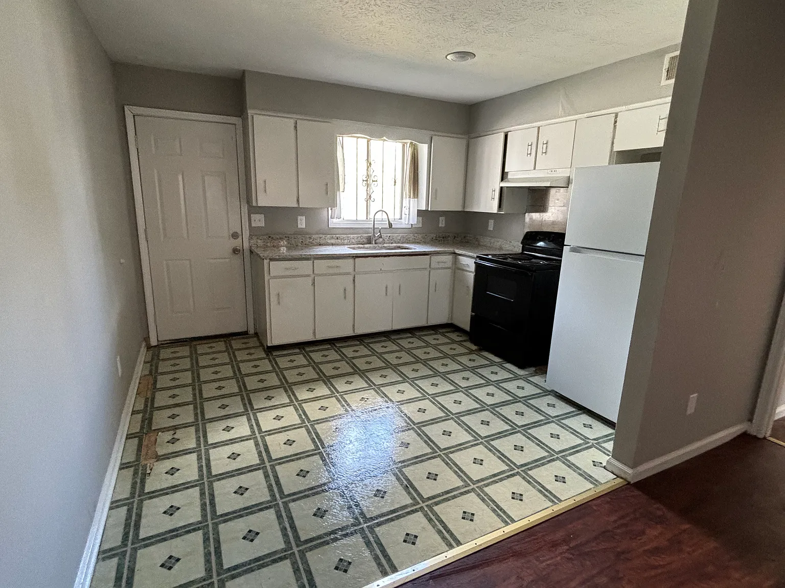 2 bed, 900 sqft, $750 — Photo 2