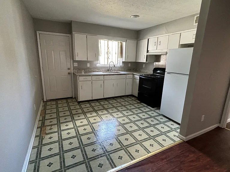909 Sandfort Rd #1 — Photo 2