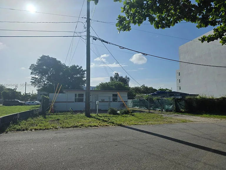 21511 SW 120th Ave — Photo 1