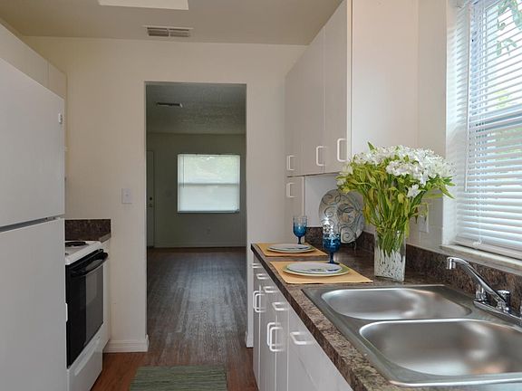 4th image of 15381 Windtree Dr APT A