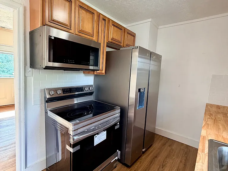 324-330 Cunningham St #326 — Photo 9