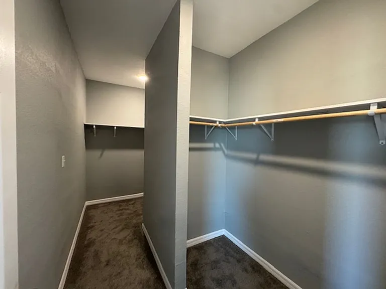 202 Colonial — Photo 14