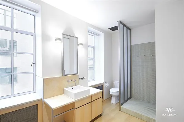 Sold by Warburg | media 17