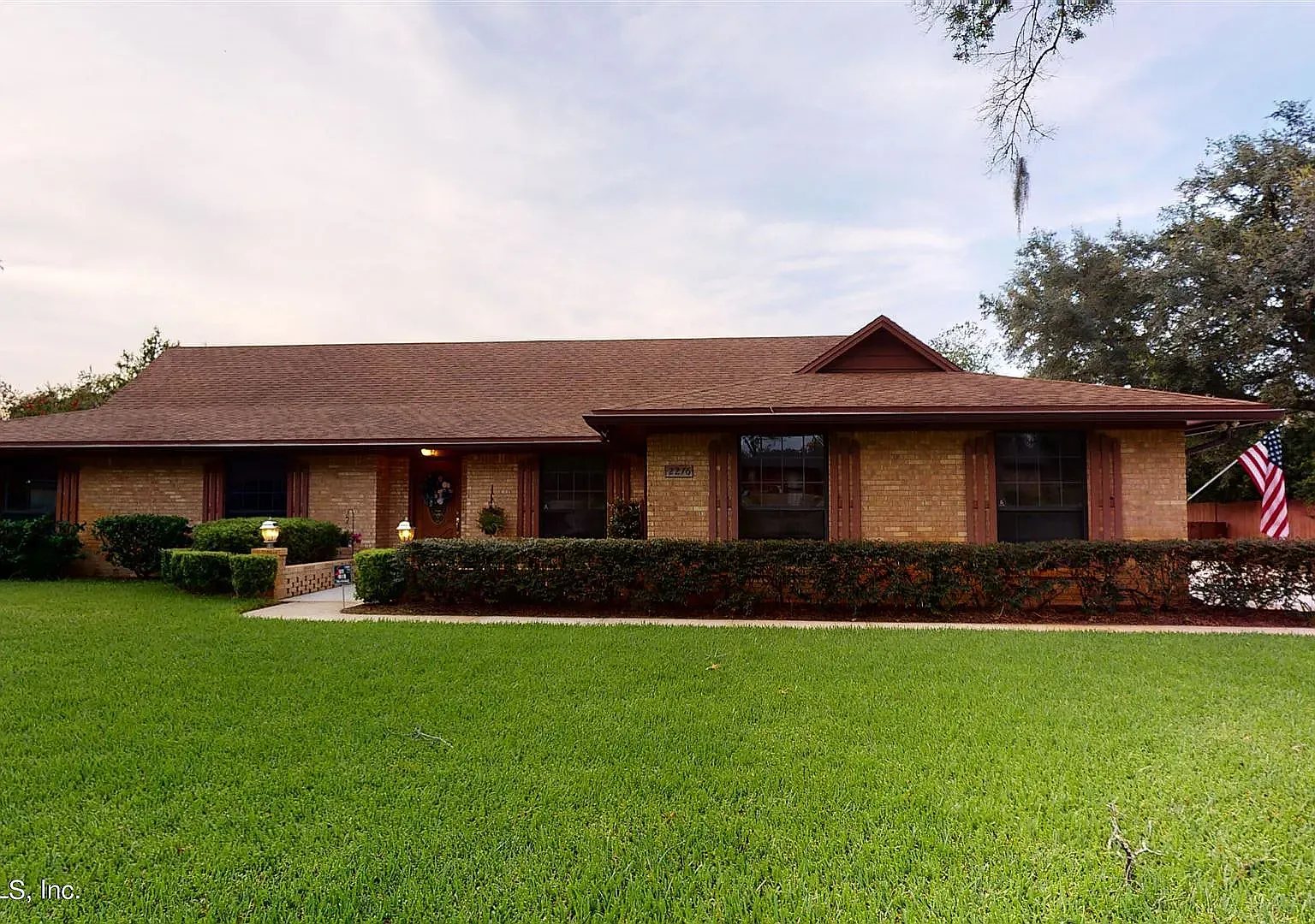 4 bed, 2.5 bath, 2310 sqft, $2,400 — Photo 1