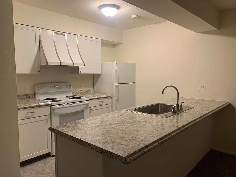 1st image of 2822 Washburn St #4