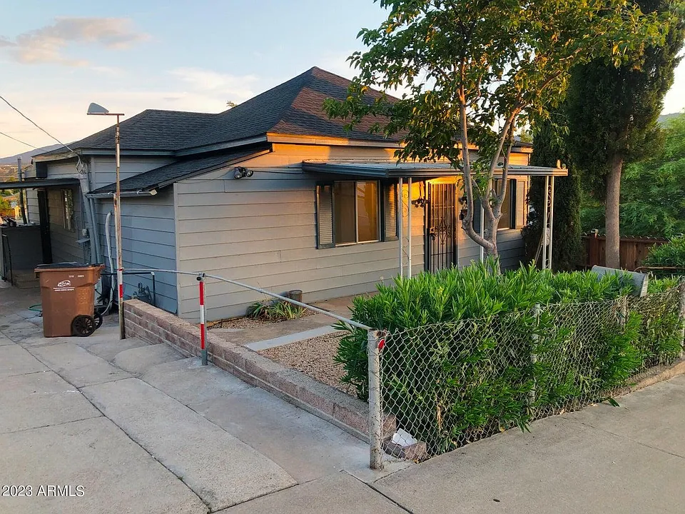 450 E Kline St