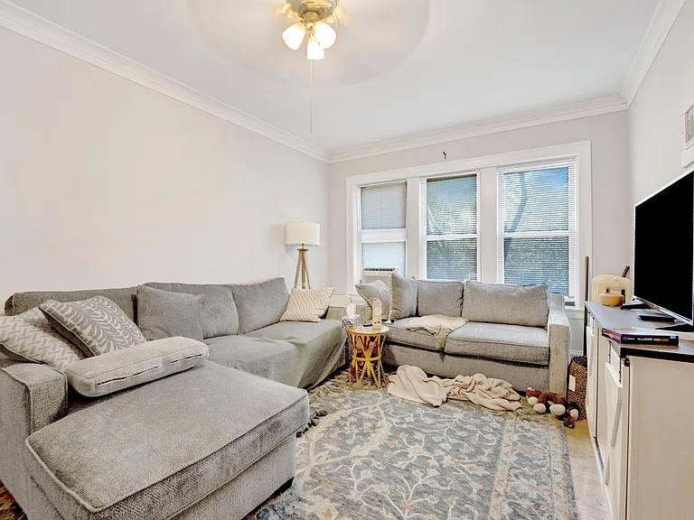 5073 N Wolcott Ave — Photo 8