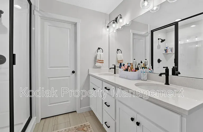 979 W Shoreline Dr — Photo 16