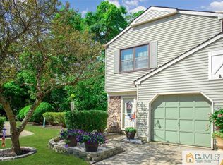1 Knoll Ct, Matawan, NJ 07747