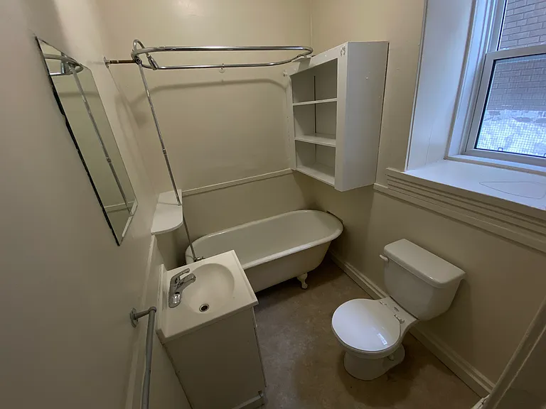 915 Corydon Ave — Photo 18