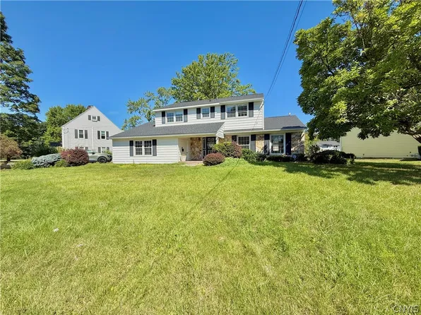7 Berrywood Rd, Liverpool, NY 13090