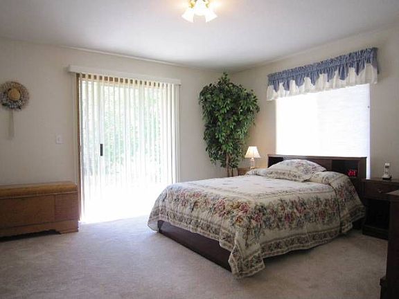 4th image of 1826 Manhattan Dr