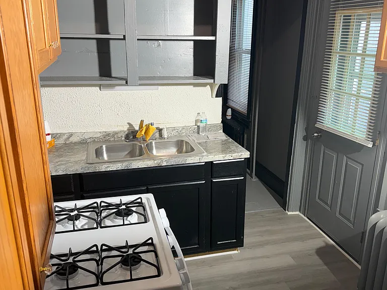 762 N 6th St — Photo 12