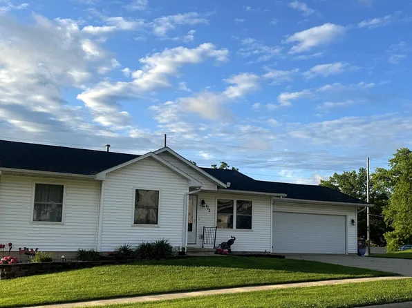 412 3rd St, Victor, IA 52347