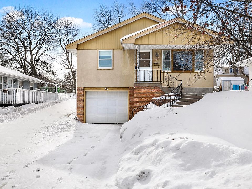 1st image of 300 Haskell St E