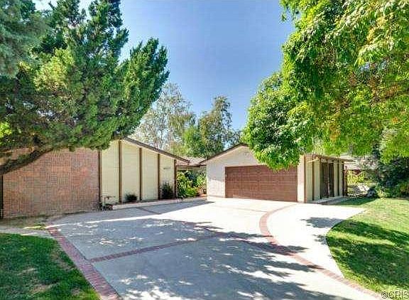 2nd image of 6027 Fenwood Ave