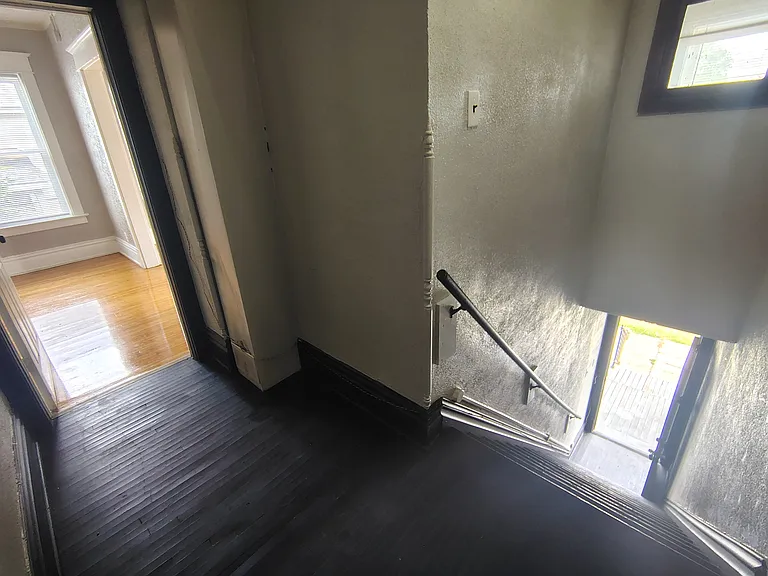 1112 Crosby St #2 — Photo 2