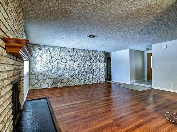 5th image of 4290 Carolyn Dr