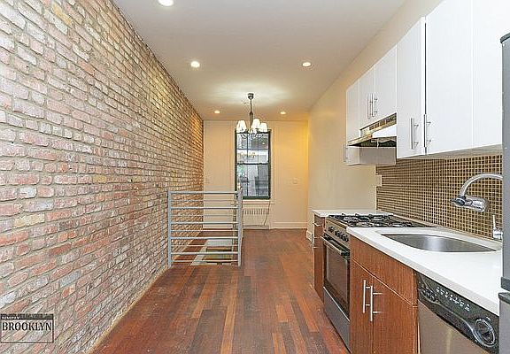 3rd image of 1011 Pacific St #2M