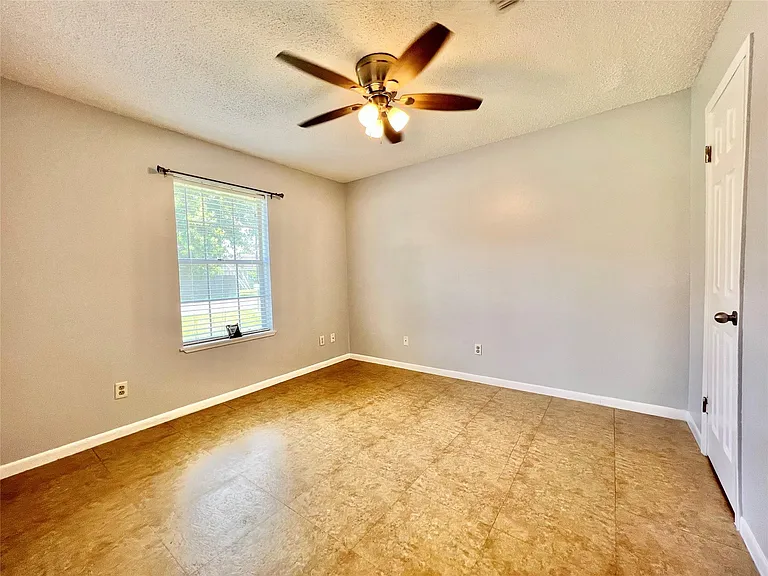 4023 Avenue Q 1/2 — Photo 8
