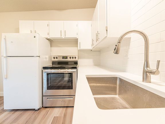 4th image of 6225-6235 SW Burlingame Ave #201
