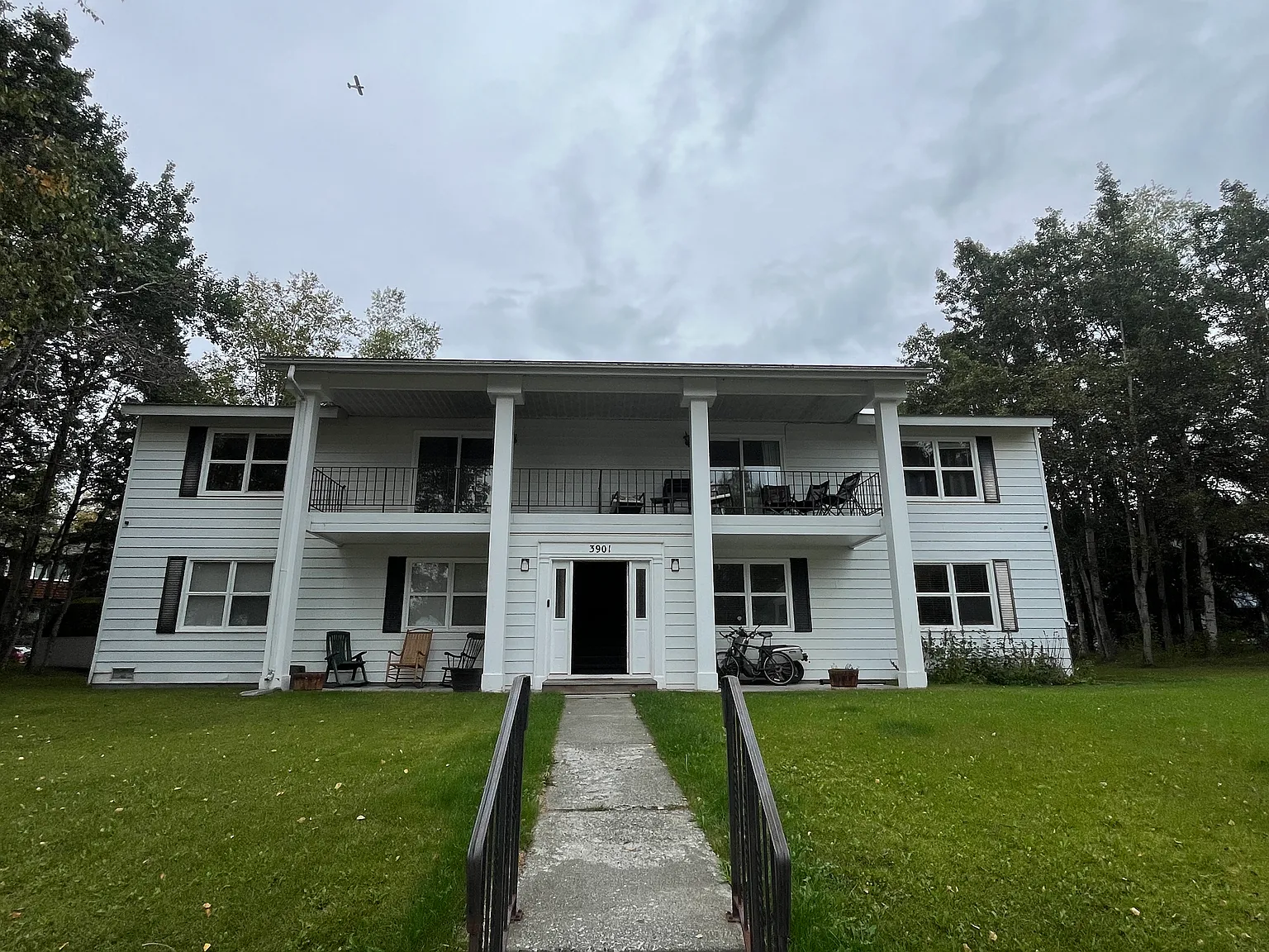 2 bed, 850 sqft, $1,700 — Photo 1
