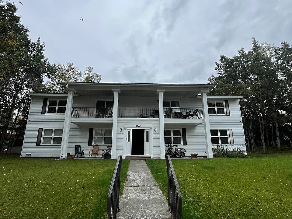 3901 Malaspina Cir #2