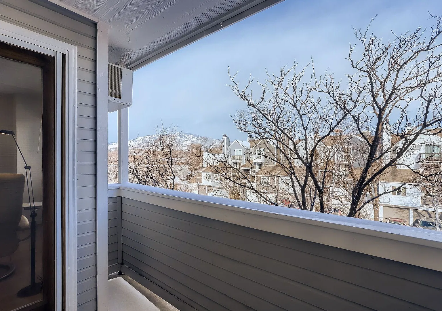 Pearl Street 1BR | Walkable, Remodeled, Covered Parking — Photo 4