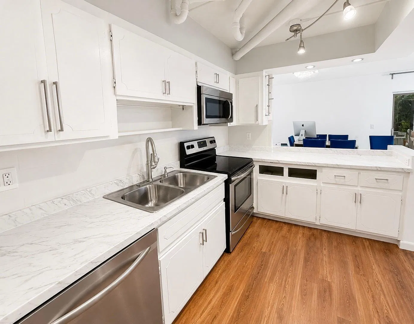 3 bed, 2.5 bath, 1724 sqft, $2,500 — Photo 3
