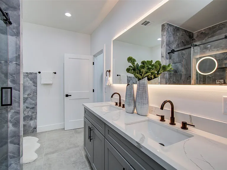5024 Winnetka St #C — Photo 7