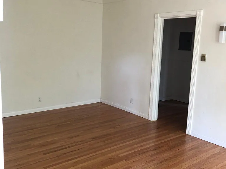 802 N Sweetzer Ave #204 — Photo 12