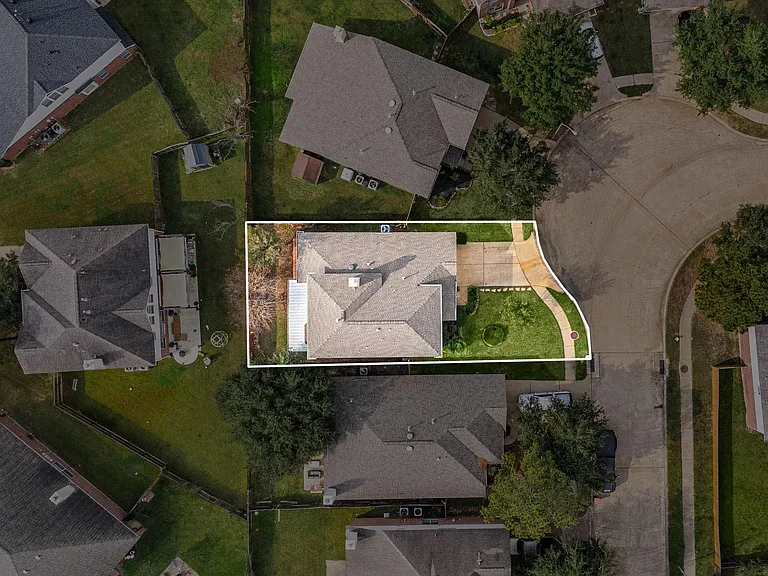 24647 Hampton Lakes Dr — Photo 40