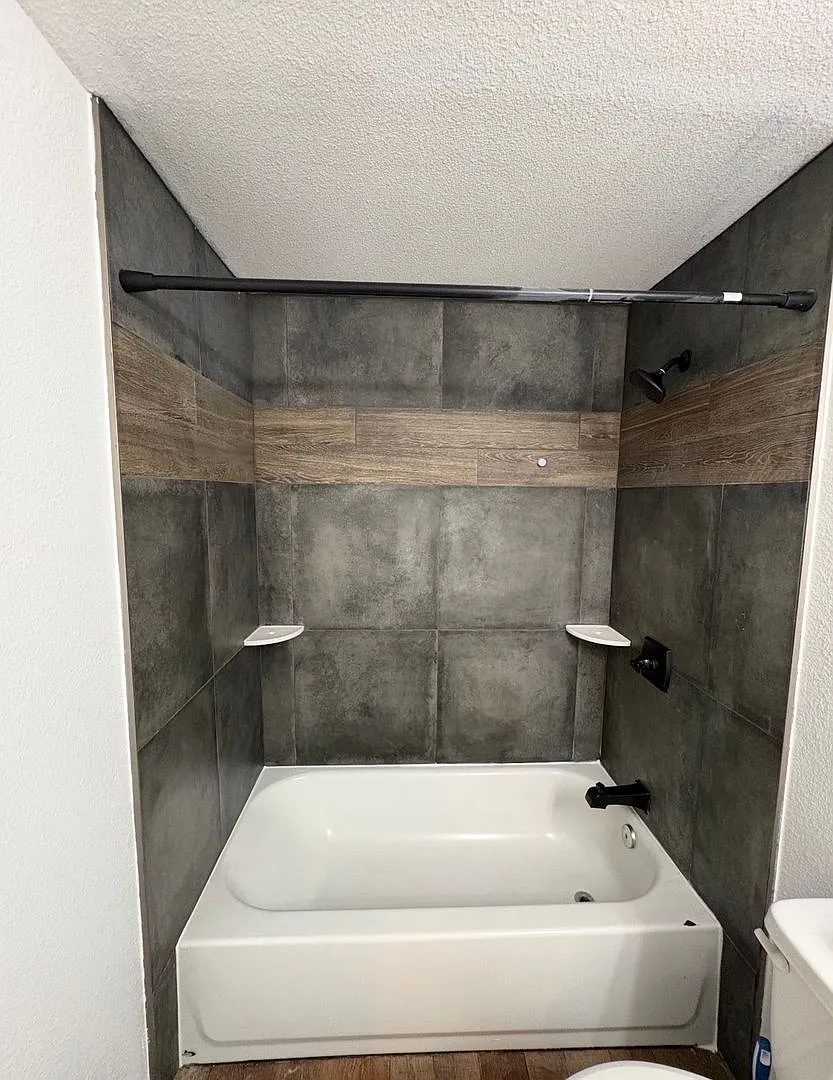 2 Bedroom | 1 Bathroom | 2 Parking Stalls — Photo 4