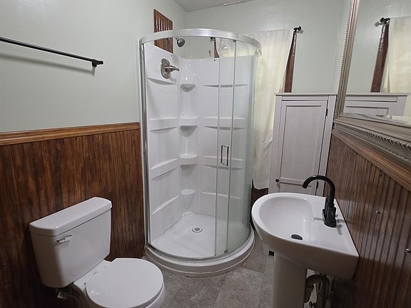 5th image of 251 Clement Rd