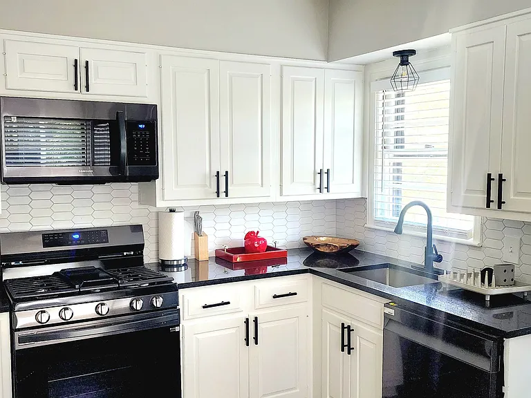 451 Wimbledon Rd NE — Photo 6