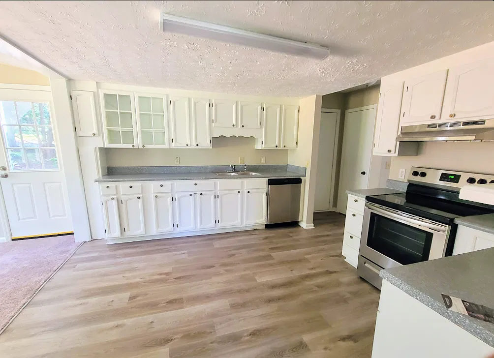 4 bed, 1800 sqft, $1,945 — Photo 3
