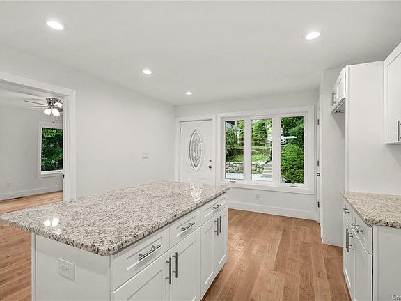 5th image of 39 Lakeside Dr