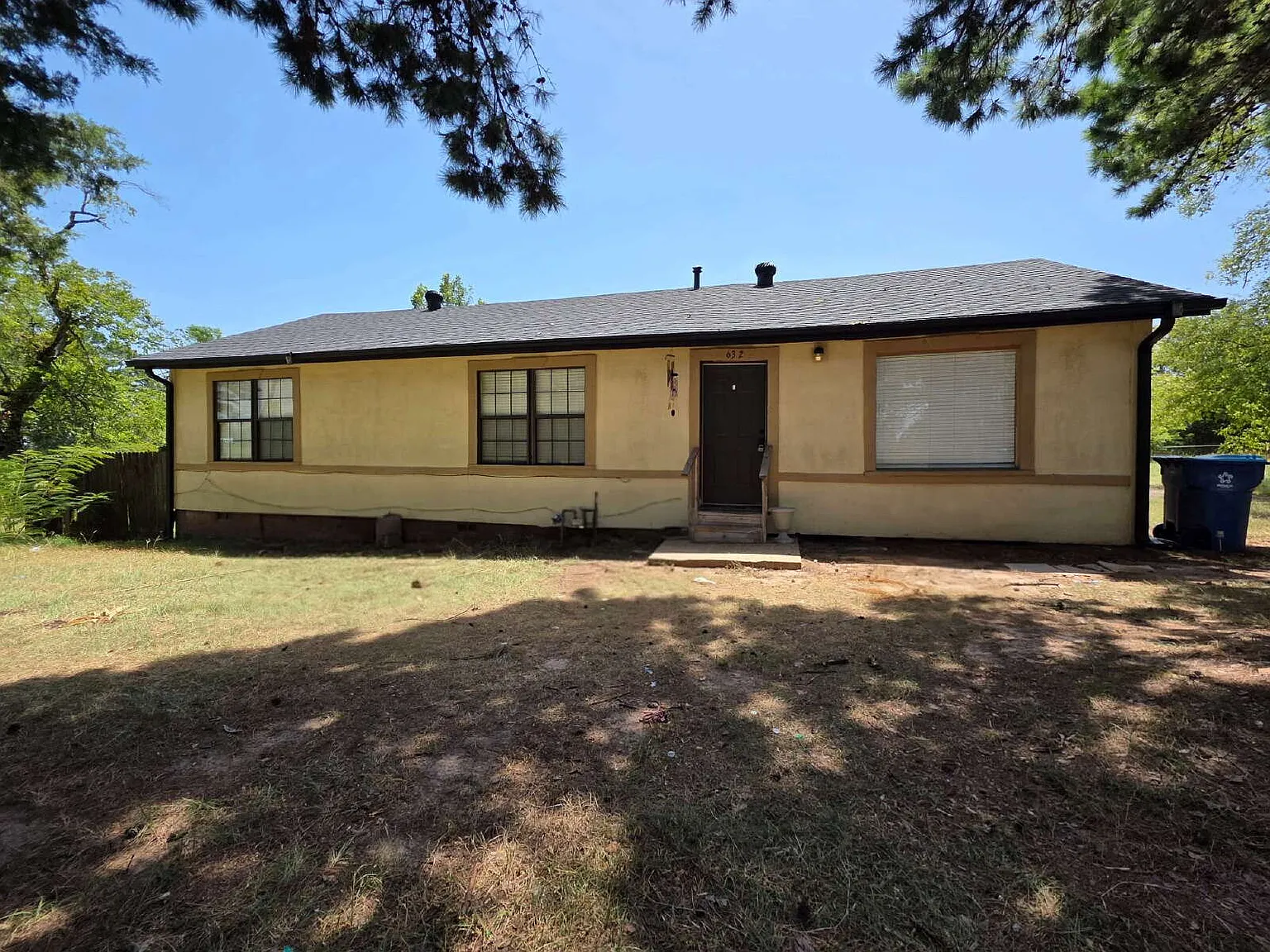 2 bed, 1.5 bath, 1040 sqft, $1,000 — Photo 1