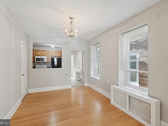 5th image of 141 Leverington Ave