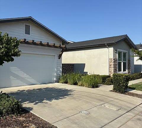 2nd image of 2418 Bastidas Dr