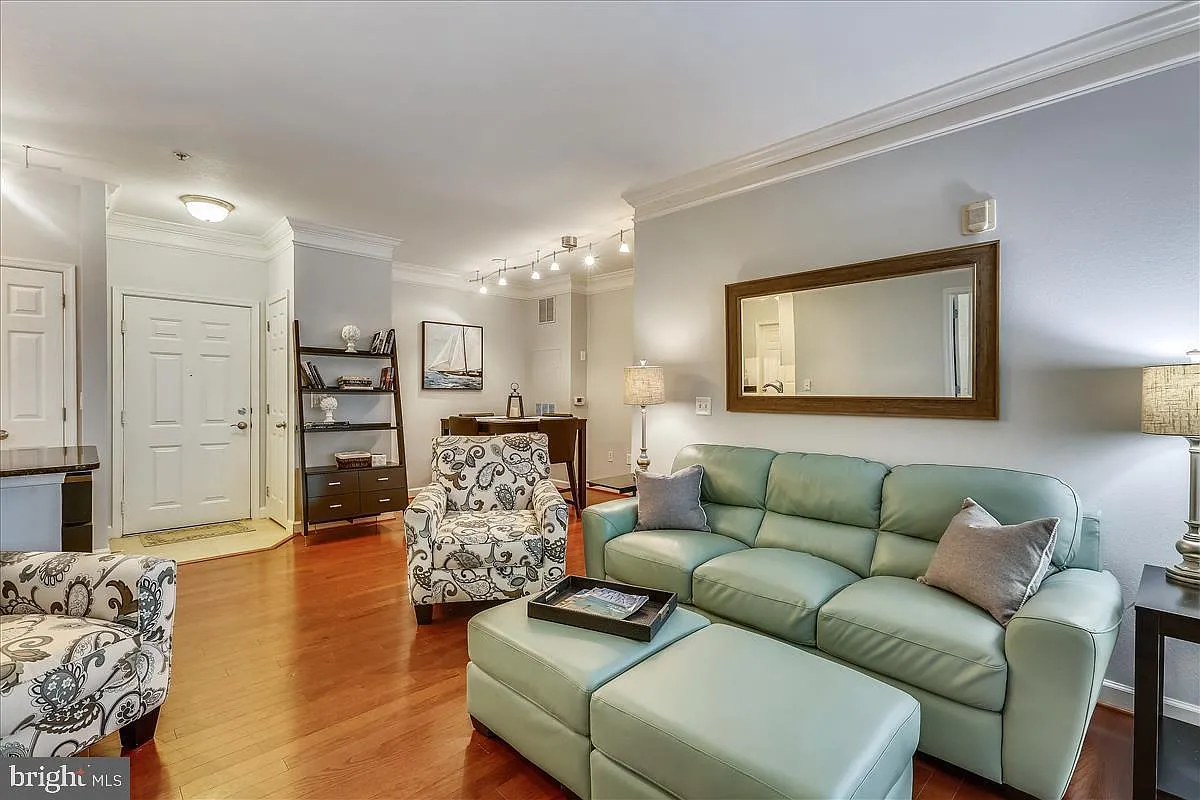 501 Hungerford Dr — Photo 3