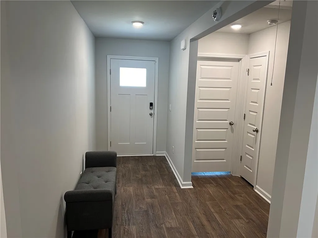 3 bed, 1615 sqft, $2,400 — Photo 3