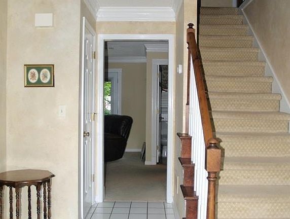 4th image of 1327 Wynford Chase SW