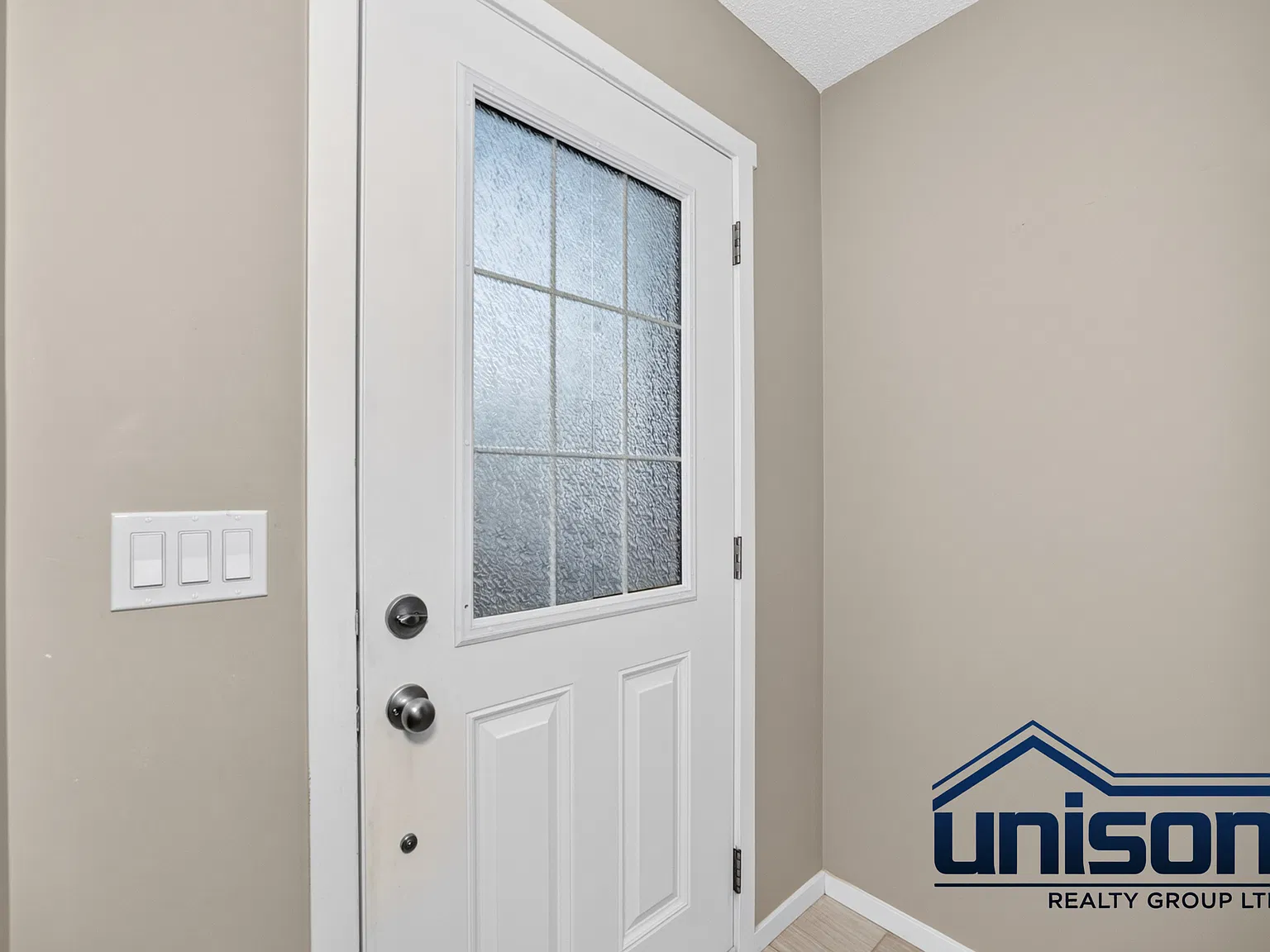 3 bed, 2.5 bath, 1400 sqft, $2,350 — Photo 2